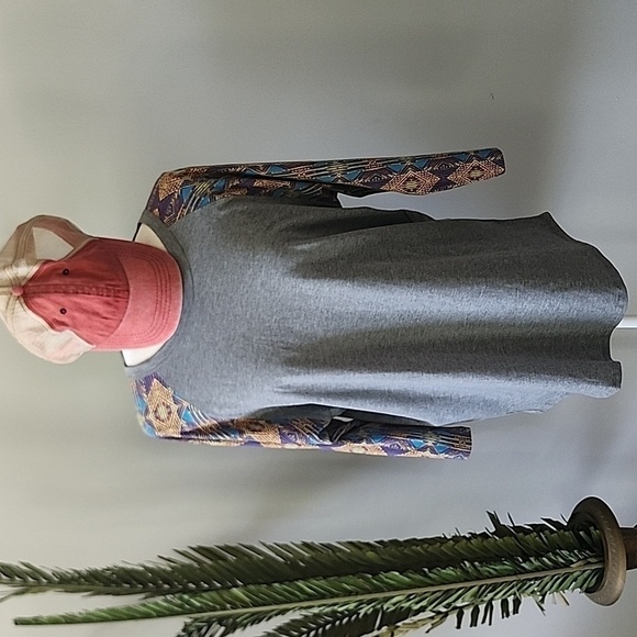 LuLaRoe Randy Gray Raglan Tee with Multicolored 3/4 Sleeves - Picture 9 of 12